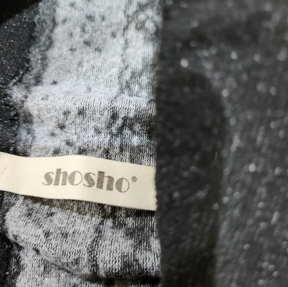 Women's Snowflake Pattern Leggings - Picture 5 of 8